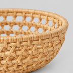 Close up of the tightly wrapped rattan rim of the woven rattan round basket tray